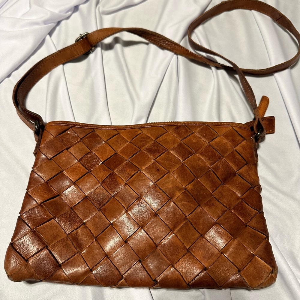 Vilenca Holland leather woven cross body bag. EUC. Mint condition. Rare bag.